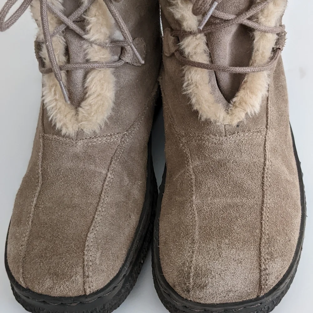 Baretraps Whitney Beige Suede Fur Lined Boots Size 10